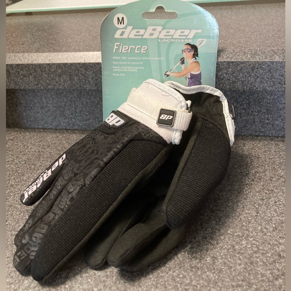 NWT deBeer Fierce Lacrosse Gloves size M (tag states adult - fits like juniors)